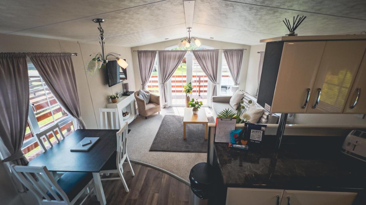 Angie'S Haven, Superb 2 Bedroom Lodge With Hot Tub - Sleeps 6 - Felmoor Park 莫珀斯 外观 照片