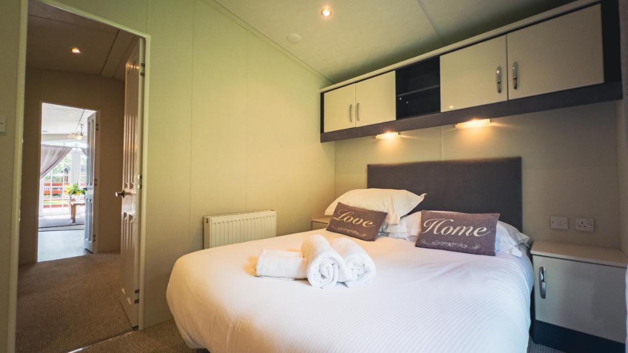 Angie'S Haven, Superb 2 Bedroom Lodge With Hot Tub - Sleeps 6 - Felmoor Park 莫珀斯 外观 照片