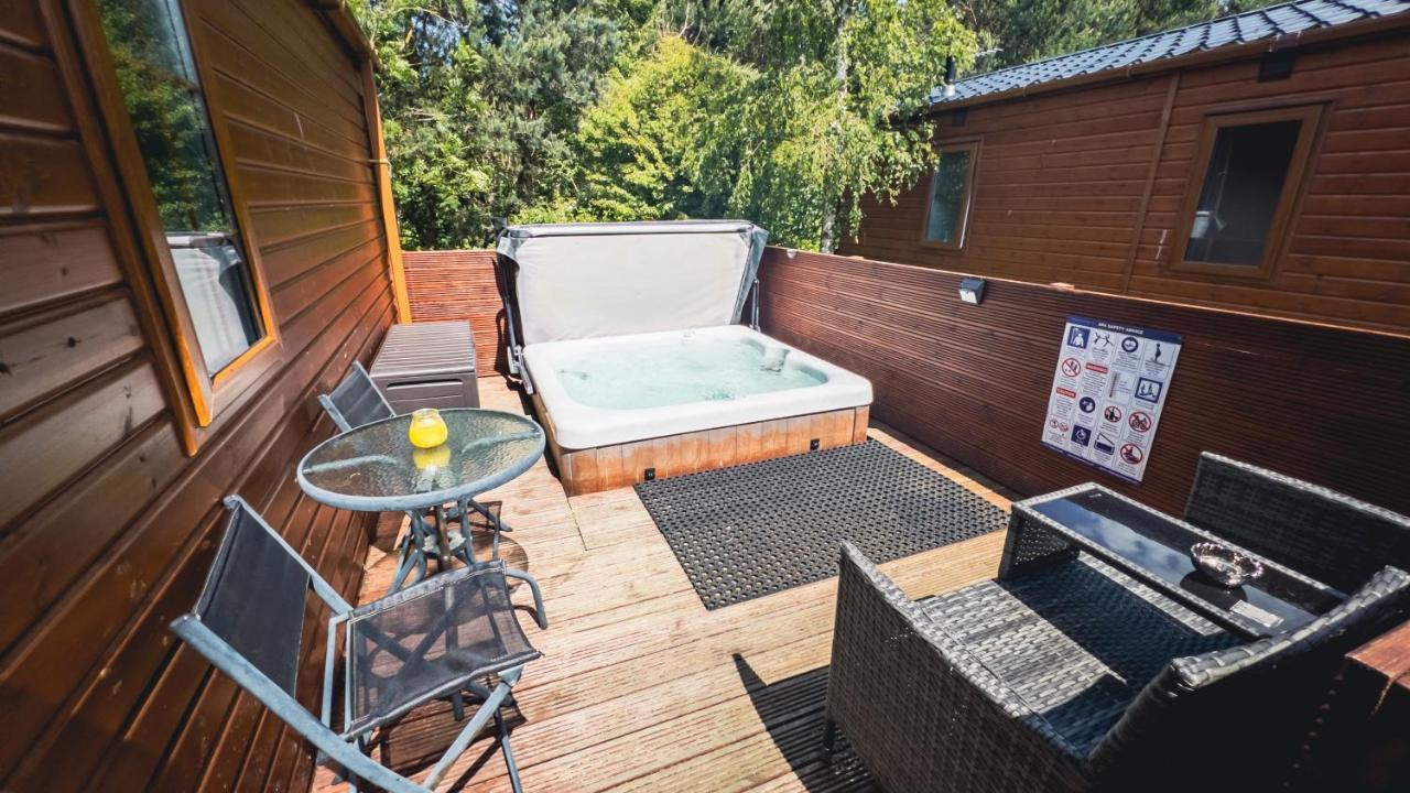 Angie'S Haven, Superb 2 Bedroom Lodge With Hot Tub - Sleeps 6 - Felmoor Park 莫珀斯 外观 照片