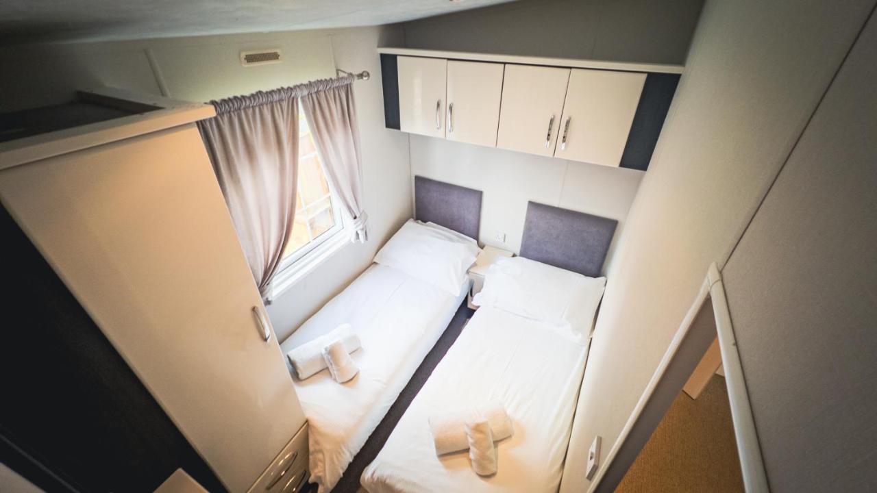 Angie'S Haven, Superb 2 Bedroom Lodge With Hot Tub - Sleeps 6 - Felmoor Park 莫珀斯 外观 照片